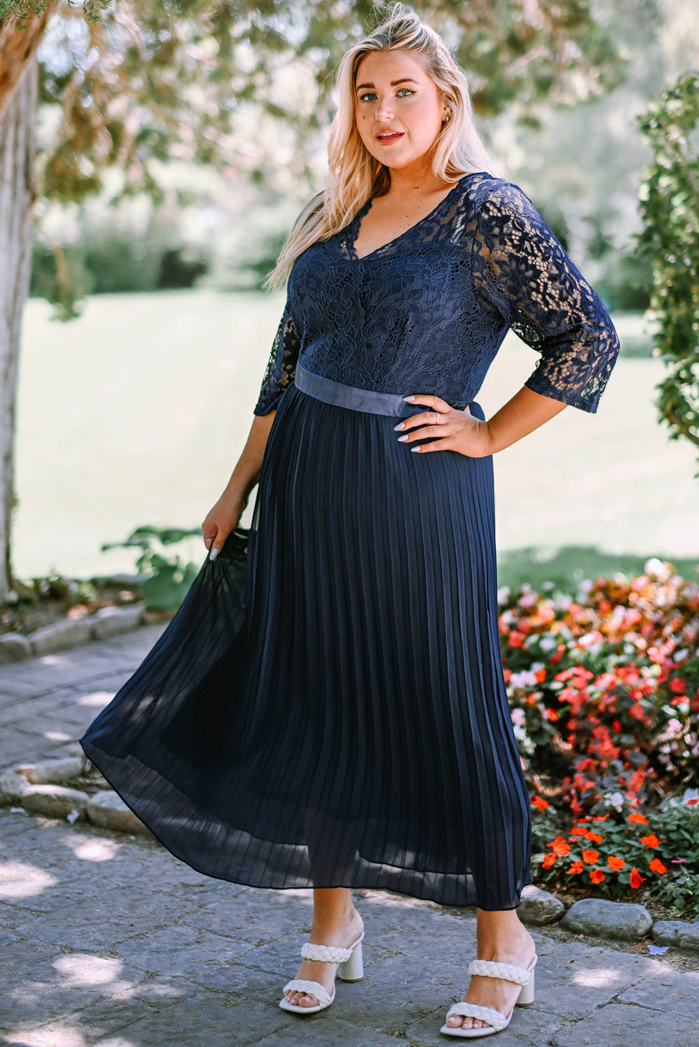 Blue Lace Scalloped V Neck 3/4 Sleeves Pleated Tulle Plus Maxi Dress