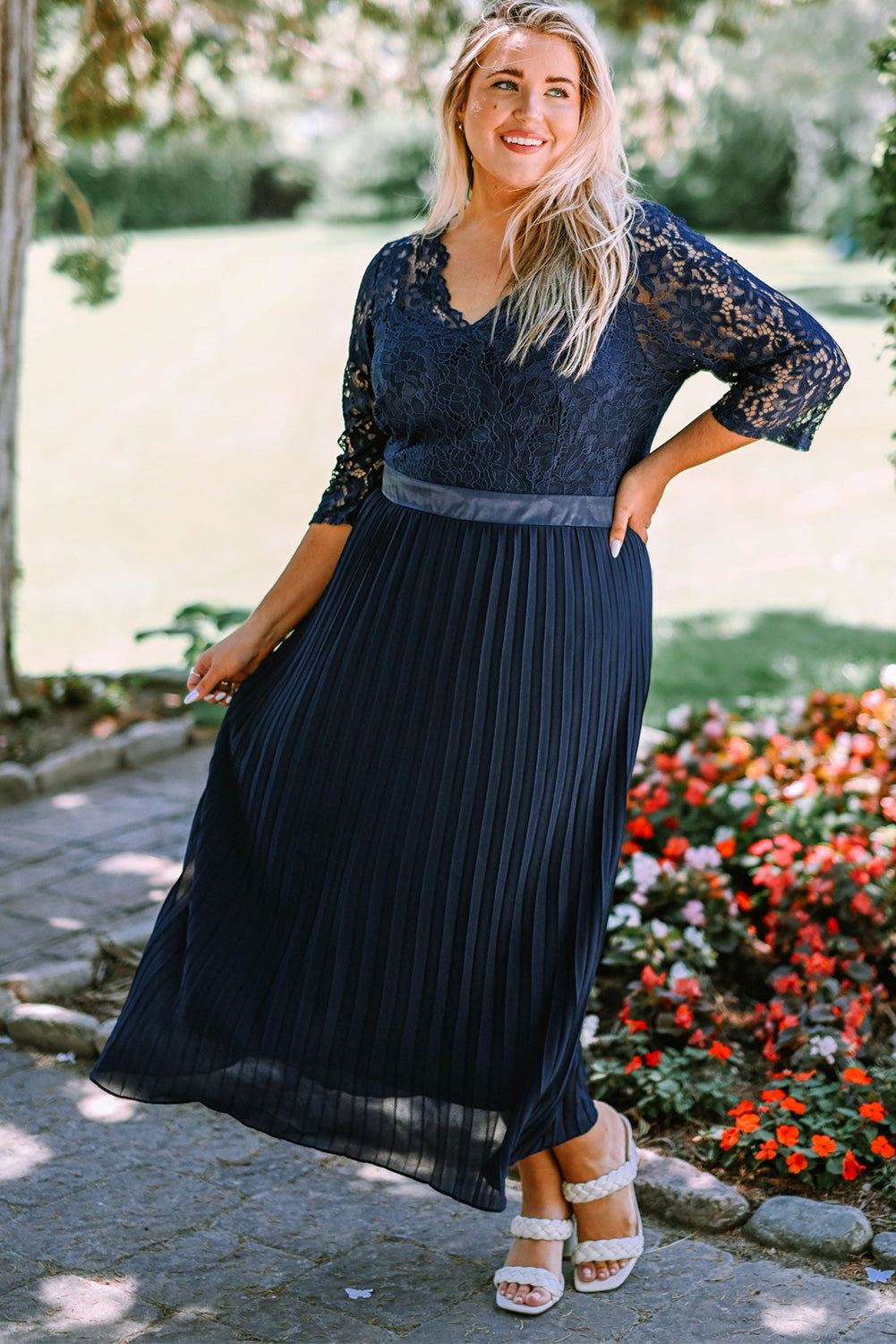 Blue Lace Scalloped V Neck 3/4 Sleeves Pleated Tulle Plus Maxi Dress