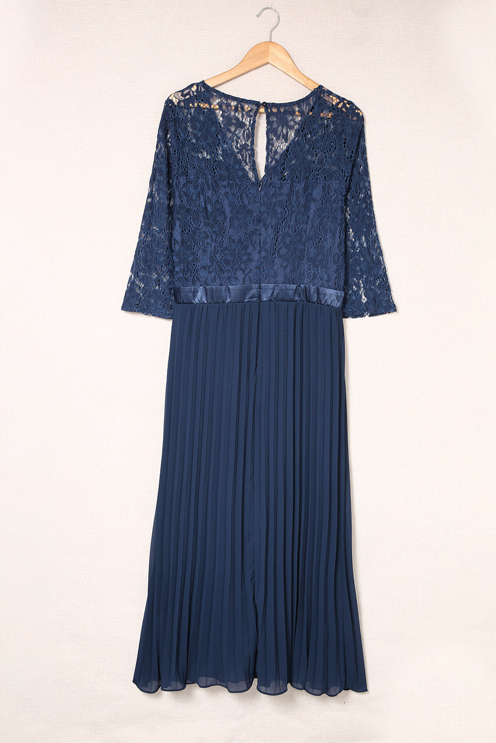 Blue Lace Scalloped V Neck 3/4 Sleeves Pleated Tulle Plus Maxi Dress